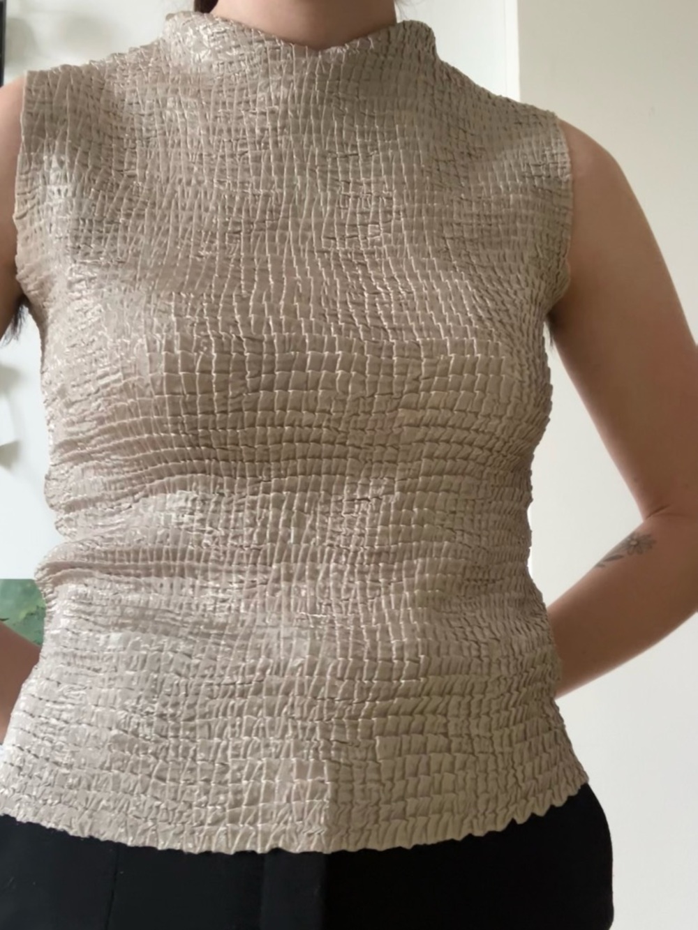 High neck vintage Plissé sleeveless top